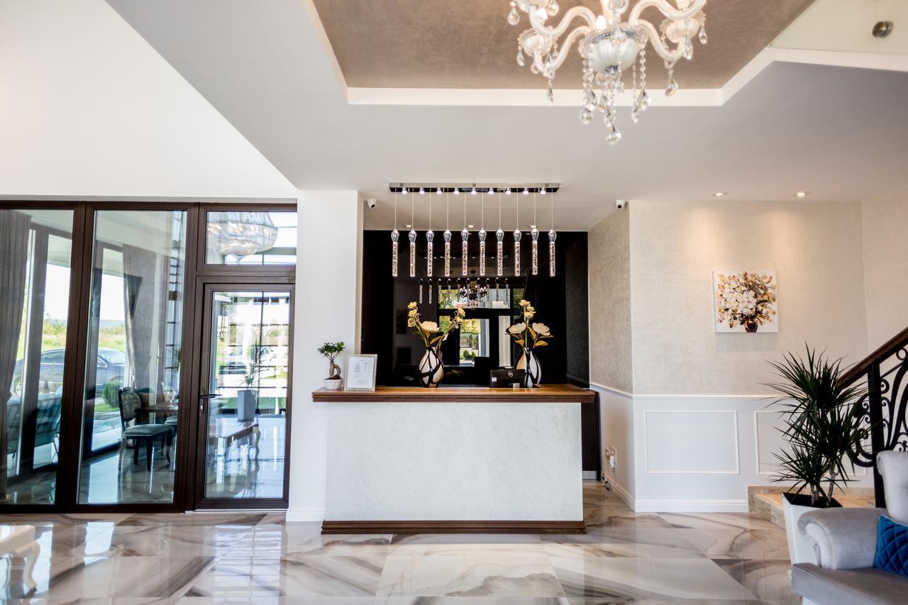 J'Adore Boutique Hotel ลูโกจ ภายนอก รูปภาพ